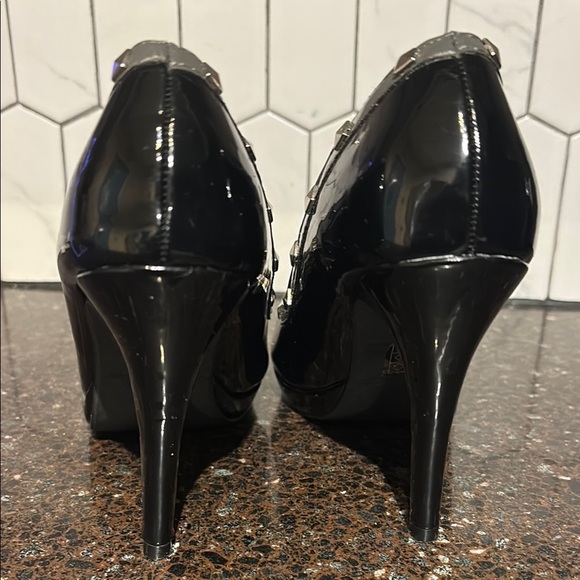 Suzy Shier Black Patent Studded Heels, size 7 - Picture 5 of 9